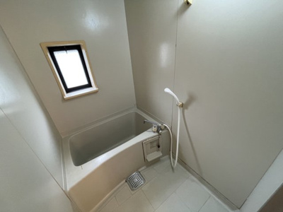 【浴室】 | サンライフ湖東 | 同タイプ別部屋の写真のため現況を優先します