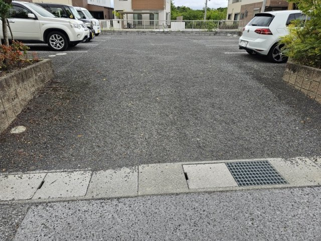 フラワー　メゾンの駐車場|平面式の駐車場です