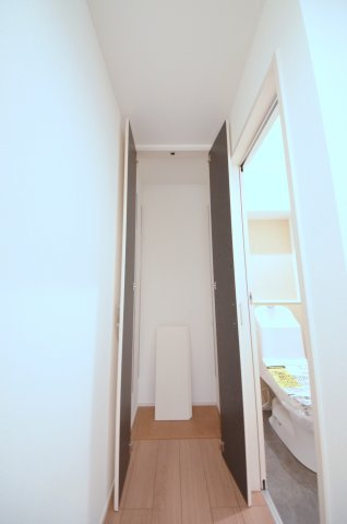 吉島西一丁目の収納|廊下にも収納スペースがあります