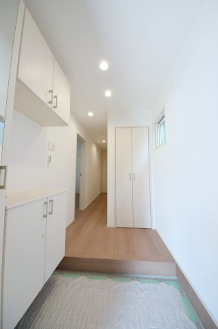 吉島西一丁目の玄関|玄関には大容量のシューズボックスがあります