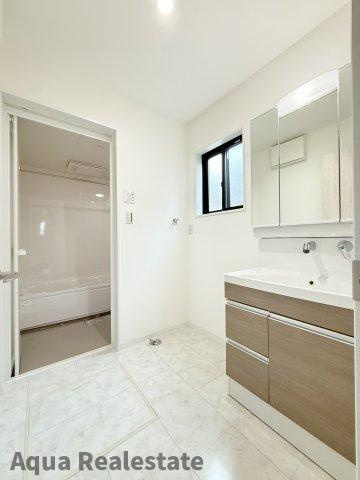 綾川町畑田　未入居モデルハウスの独立洗面台|独立洗面台で身支度をすべて済ませてしまいましょう