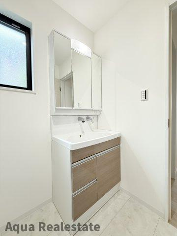 綾歌郡綾川町畑田の新築一戸建の独立洗面台|独立洗面台です