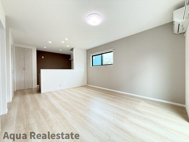 綾歌郡綾川町畑田の新築一戸建の居間・リビング|使いやすいリビングです