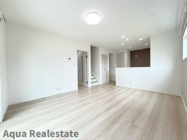 綾歌郡綾川町畑田の新築一戸建の居間・リビング|こちらの居間で趣味の時間をお楽しみください