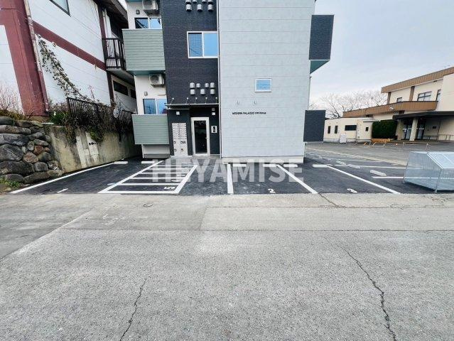 modern palazzo大村litmusの駐車場