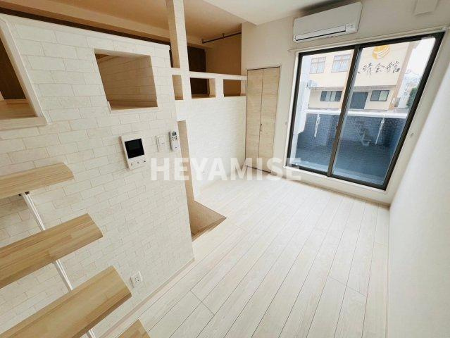 modern palazzo大村litmusの居間・リビング