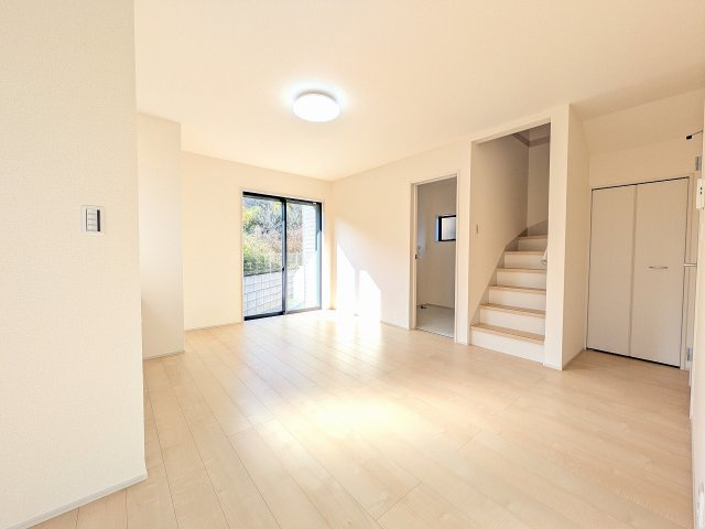 八王子市　下恩方町　新築一戸建て　１８期の内装|～19.0帖の明るいLDKで、家族団欒の時間をお過ごしいただけます～