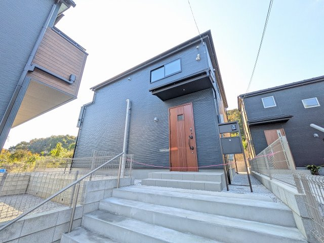 八王子市　下恩方町　新築一戸建て　１８期の外観|～控除や減税で優遇の長期優良住宅　省エネ性能住宅認定　3台駐車可能カースペース付き～