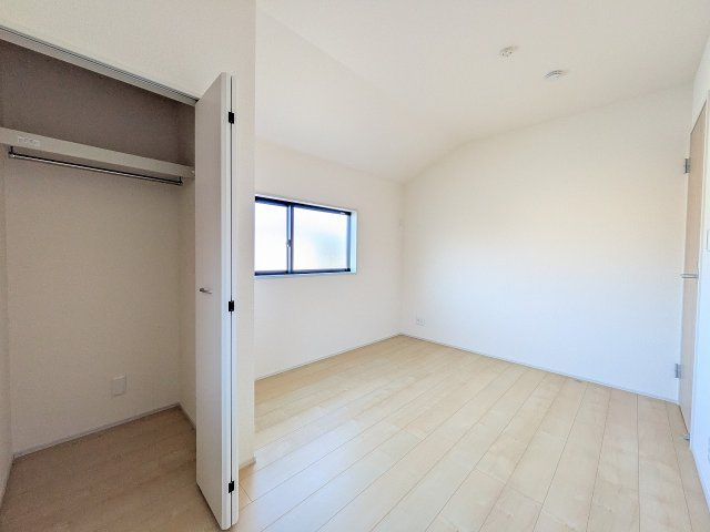 八王子市　下恩方町　新築一戸建て　１８期の収納|～収納力の高いクローゼット完備～