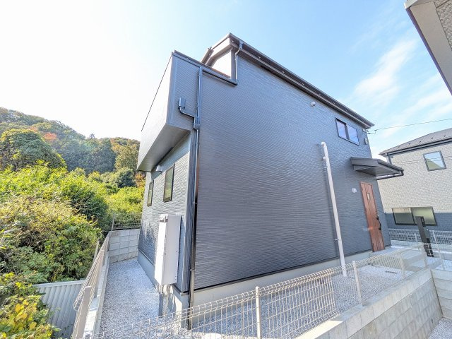 八王子市　下恩方町　新築一戸建て　１８期の外観|～控除や減税で優遇の長期優良住宅　省エネ性能住宅認定　3台駐車可能カースペース付き～