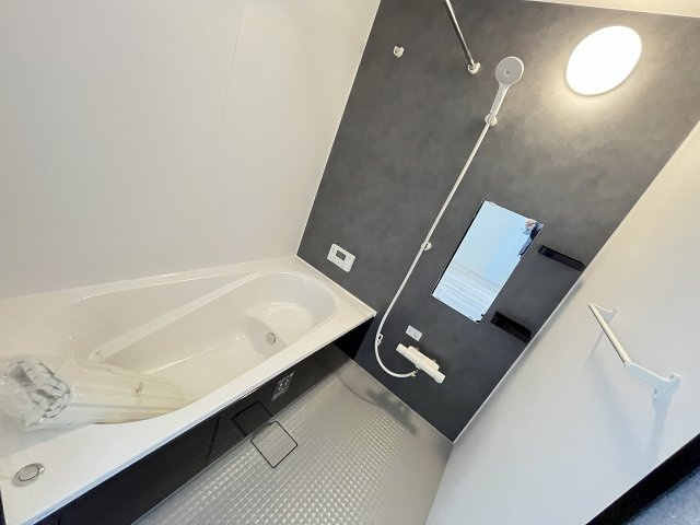 【浴室】 | 糟屋郡志免町志免中央3丁目1期　2号棟（全2棟）【仲介手数料無料・0円】 | 現地写真。浴室です。