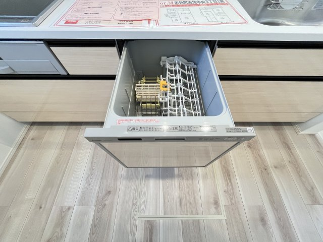 【キッチン】 | 糟屋郡志免町志免中央3丁目1期　2号棟（全2棟）【仲介手数料無料・0円】 | 現地写真。食洗器が付いてます。