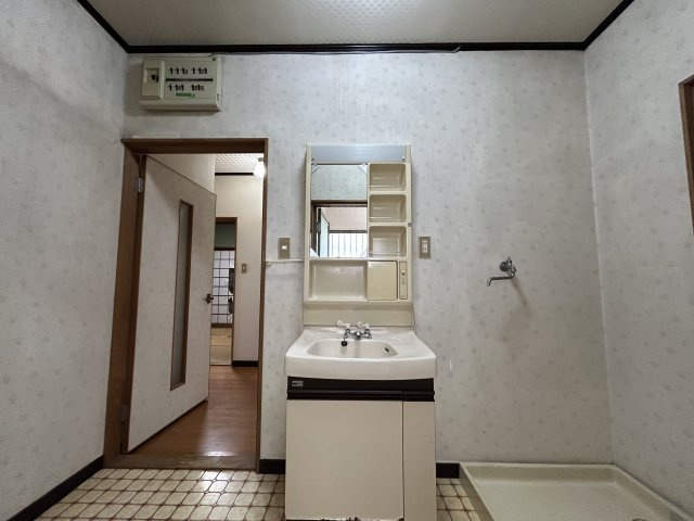 羽ノ浦町中庄川原畑中古物件の洗面所