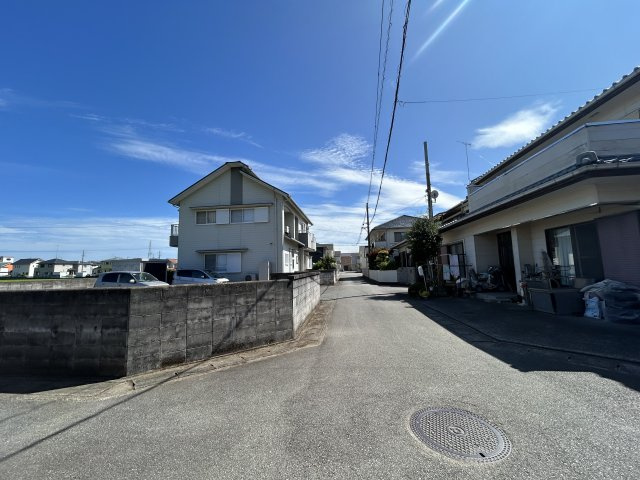 羽ノ浦町中庄川原畑中古物件の前面道路含む現地写真