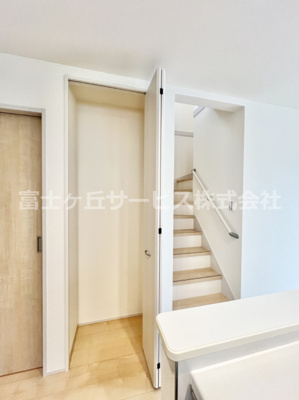 【収納】 | 富士宮市山宮 新築一戸建て 2号棟 | キッチン横の収納です
