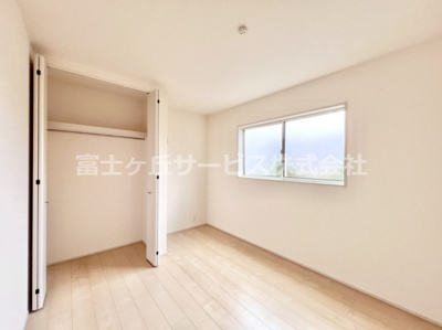 【洋室】 | 富士宮市山宮 新築一戸建て 2号棟 | 5.44帖の洋室です