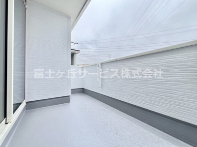 【バルコニー】 | 富士宮市山宮 新築一戸建て 2号棟 | 広々としたバルコニーです