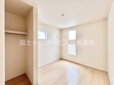 【洋室】 | 富士宮市山宮 新築一戸建て 2号棟 | 5.16帖の洋室です