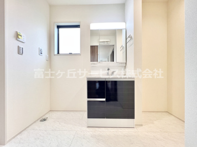 【脱衣所】 | 富士宮市山宮 新築一戸建て 3号棟 | 脱衣場です