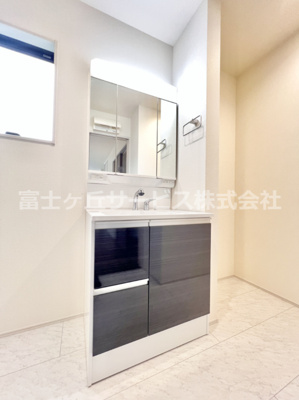 【独立洗面台】 | 富士宮市山宮 新築一戸建て 3号棟 | 独立洗面台で身支度をすべて済ませてしまいましょう