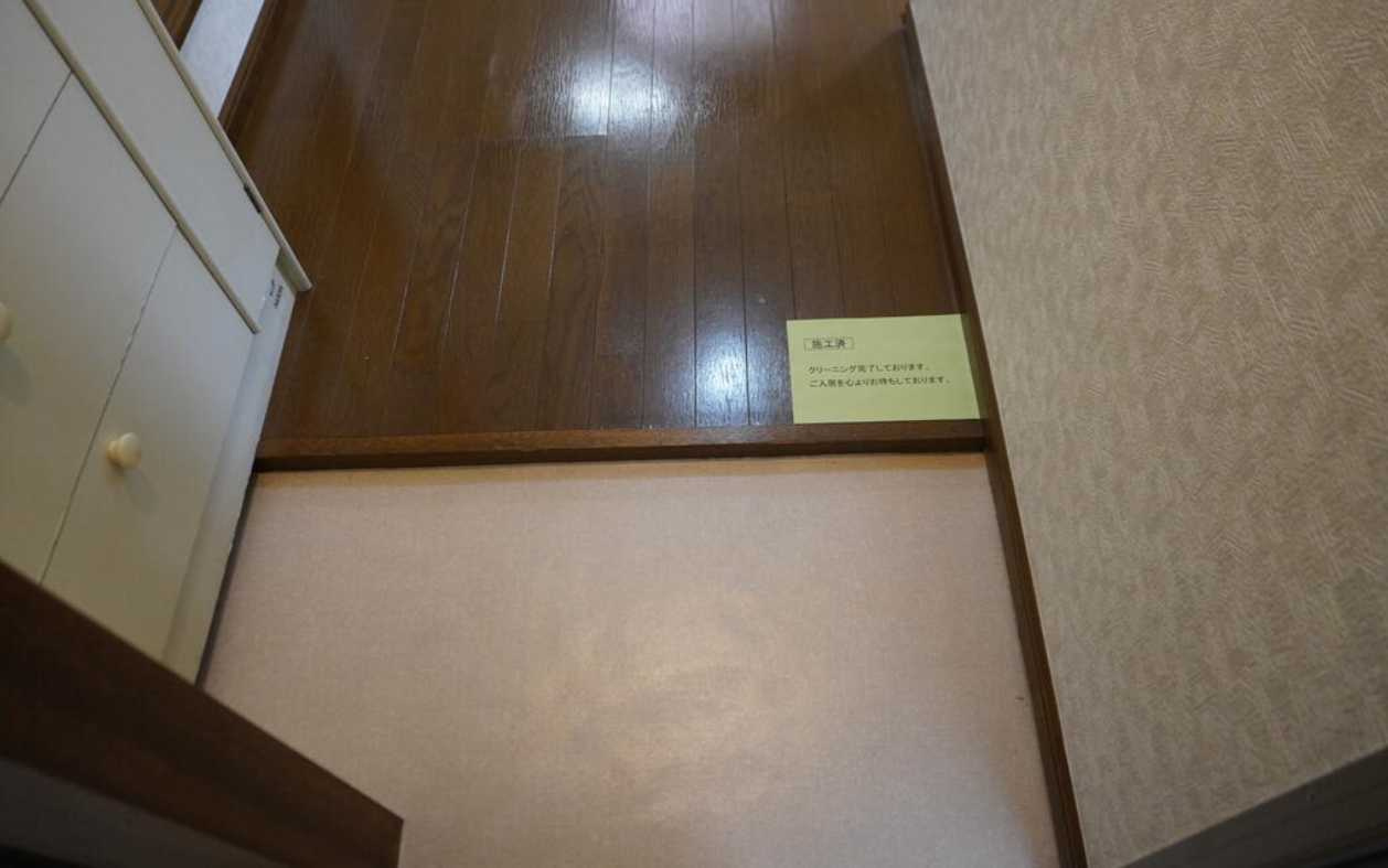 トミタハイツ　敷金０　最上階　角部屋の玄関