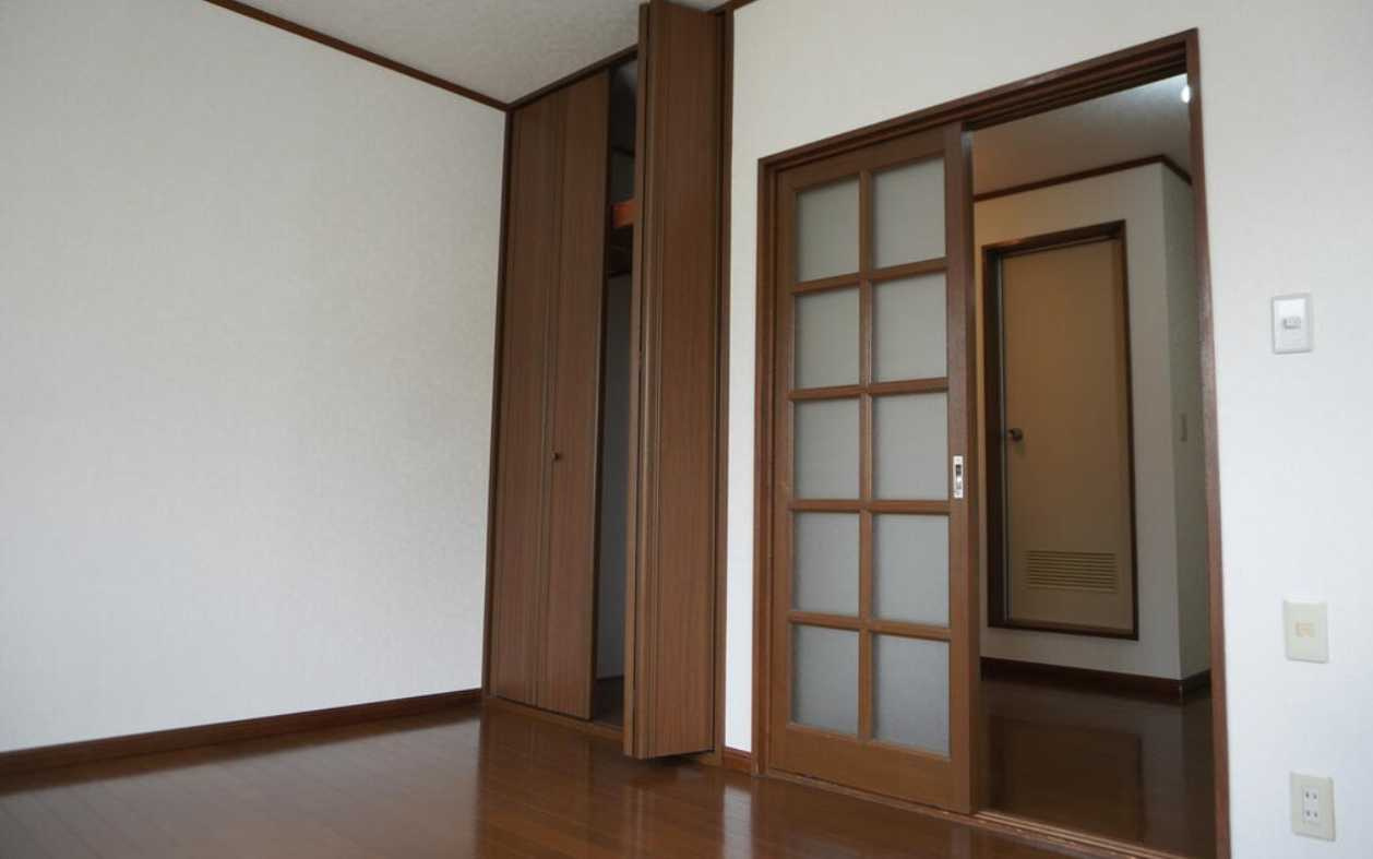 トミタハイツ　敷金０　最上階　角部屋の居間・リビング