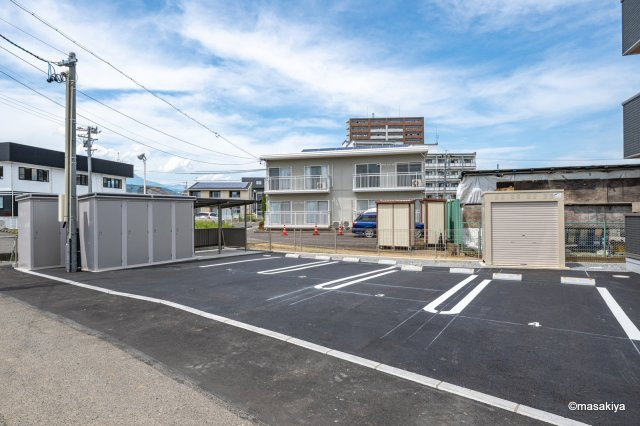 トリシア高田の駐車場