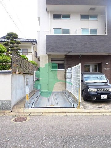 リアンアーブル博多駅東の駐車場