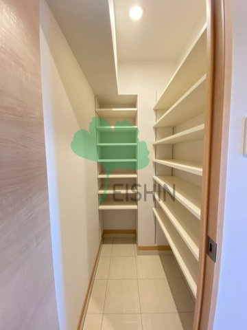 モダンパラッツォ博多デュオグランデWestの玄関|下駄箱もしっかりついてます！