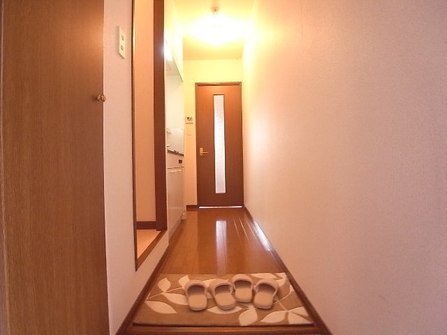 アンプルールフェール18の玄関