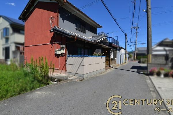 橿原市観音寺町　一戸建の前面道路含む現地写真
