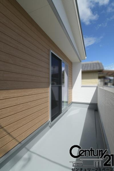 橿原市山之坊町 ／一戸建のバルコニー|■現地撮影写真■日当たりのよいバルコニー！洗濯物もよく乾きます！