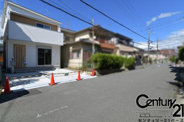 橿原市山之坊町 ／一戸建の前面道路含む現地写真|■現地撮影写真■前面道路６.３ｍと開放感溢れる広さです！