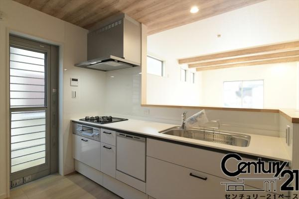 橿原市山之坊町 ／一戸建のキッチン|■現地撮影写真■家族とのコミュニケーションがとりやすい人気のカウンターキッチン！