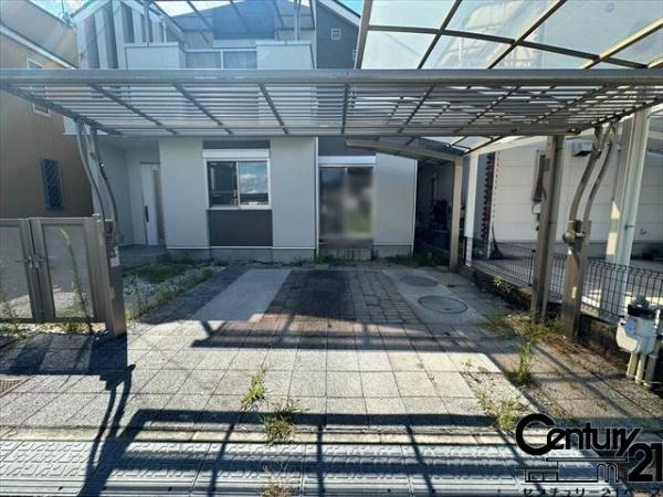 香芝市五位堂１丁目　一戸建の駐車場|■現地撮影写真■広々とした駐車スペースを完備！