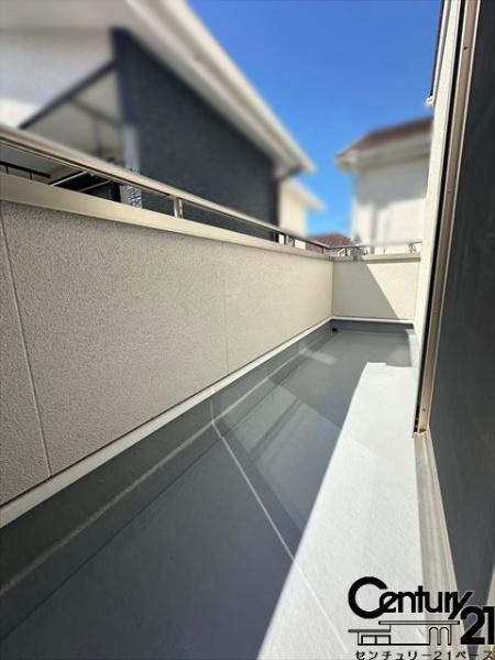 香芝市五位堂１丁目　一戸建のバルコニー|■現地撮影写真■日当たりのよいバルコニー！洗濯物もよく乾きます！