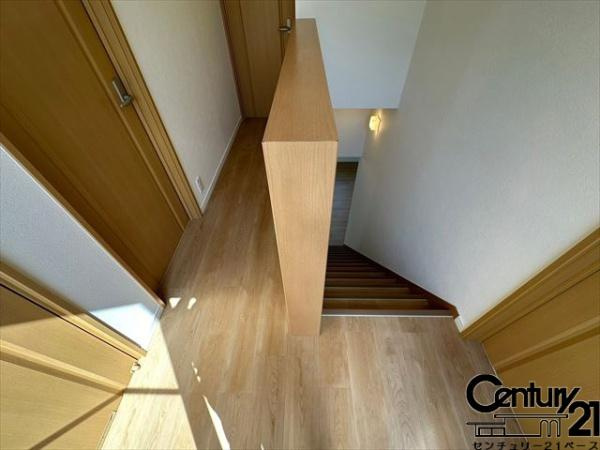 香芝市五位堂１丁目　一戸建の内装|■現地撮影写真■明るい雰囲気の２階廊下です！