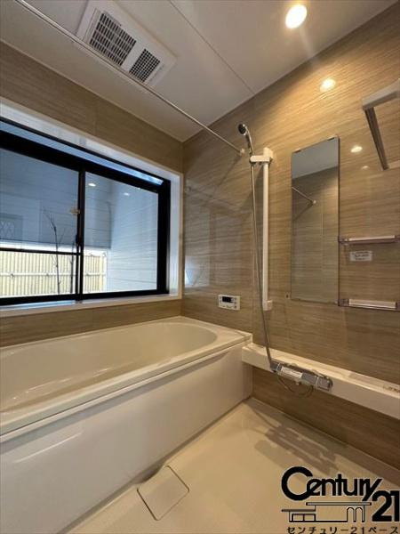 香芝市五位堂１丁目　一戸建の浴室|■現地撮影写真■ゆったりしたサイズの浴室です！足を伸ばしての入浴は疲れも癒してくれます！