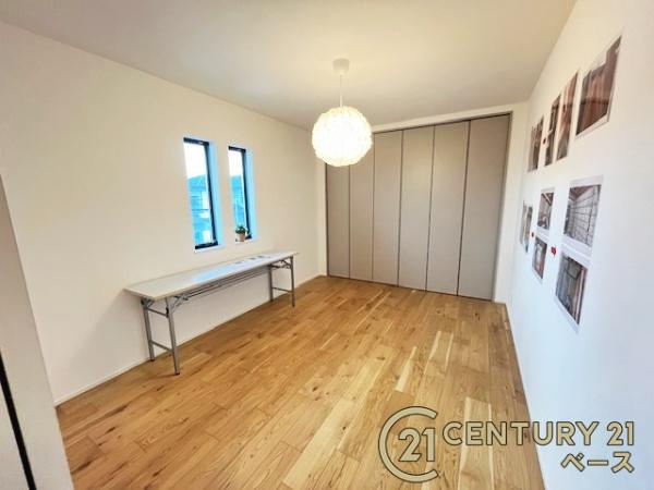 香芝市西真美３丁目　一戸建の洋室