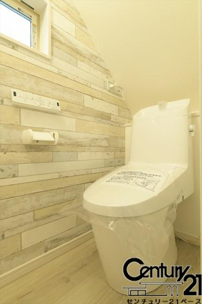 桜井市三輪 ２号地 ／一戸建のトイレ|■現地撮影写真■ウォシュレット完備！トルネード洗浄・フチなし形状でお手入れも楽々ですね！