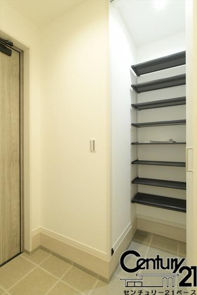 桜井市三輪 ２号地 ／一戸建の玄関|■現地撮影写真■ＳＩＣ完備で玄関をスッキリ快適にお使いいただけます！