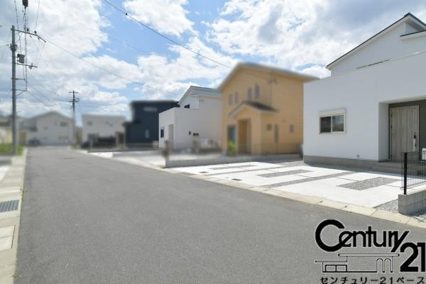 桜井市三輪 ２号地 ／一戸建の前面道路含む現地写真|■現地撮影写真■前面道路６ｍ以上と開放感溢れる広さです！