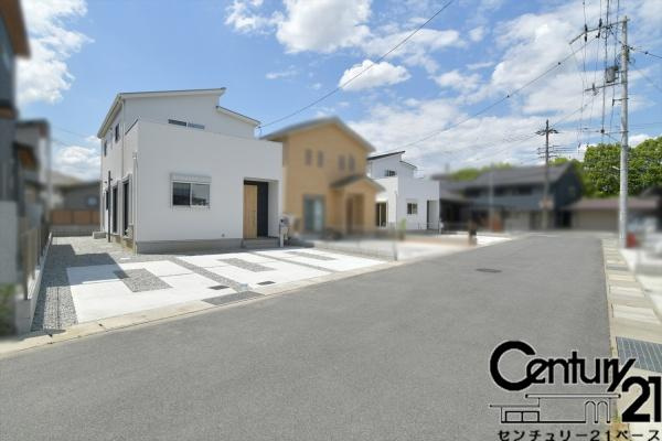 桜井市三輪 ２号地 ／一戸建の前面道路含む現地写真|■現地撮影写真■綺麗なお家が建ち並ぶ雰囲気の良い分譲地内！