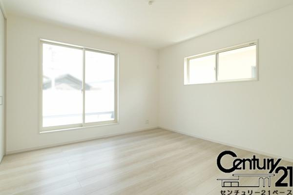 桜井市三輪 ２号地 ／一戸建の洋室|■現地撮影写真■日当たりのよい明るい雰囲気の洋室です！