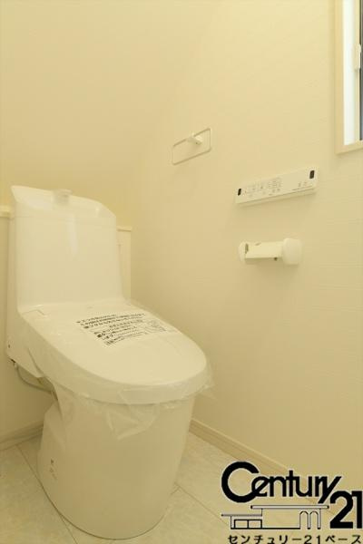 北葛城郡上牧町滝川台２丁目 ２号地／一戸建のトイレ|■現地撮影写真■ウォシュレット完備！トルネード洗浄・フチなし形状でお手入れも楽々ですね！