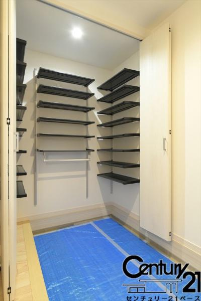 北葛城郡上牧町滝川台２丁目 ２号地／一戸建の玄関|■玄関には広々土間収納があります！履物の他にも傘立てやベビーカーも仕舞えます！■