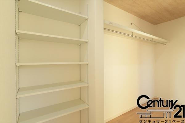 北葛城郡上牧町滝川台２丁目 ２号地／一戸建の収納|■現地撮影写真■広々としたＷＣＬを完備！大きな荷物も楽々収納！