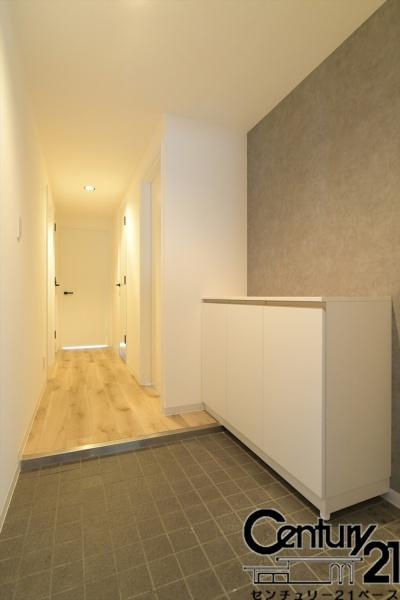 ネオハイツ八木西の玄関|■現地撮影写真■すっきりとした玄関が家族やお客様を迎えてくれます！