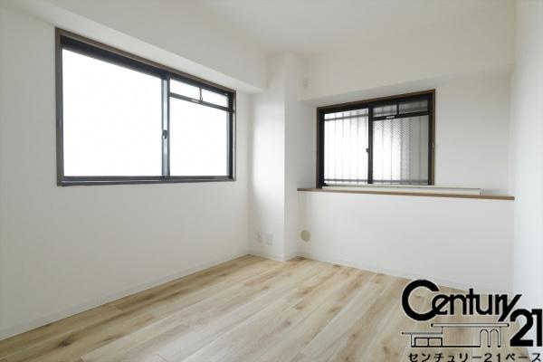 ネオハイツ八木西の洋室|■現地撮影写真■２面採光の明るい洋室です！