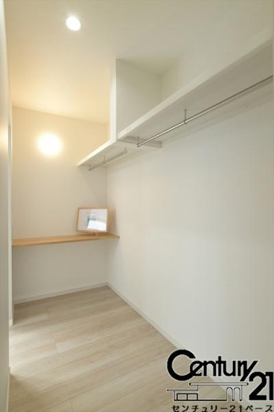 橿原市縄手町 ５号地 ／一戸建の収納|■現地撮影写真■広々としたＷＣＬを完備！大きな荷物も楽々収納！